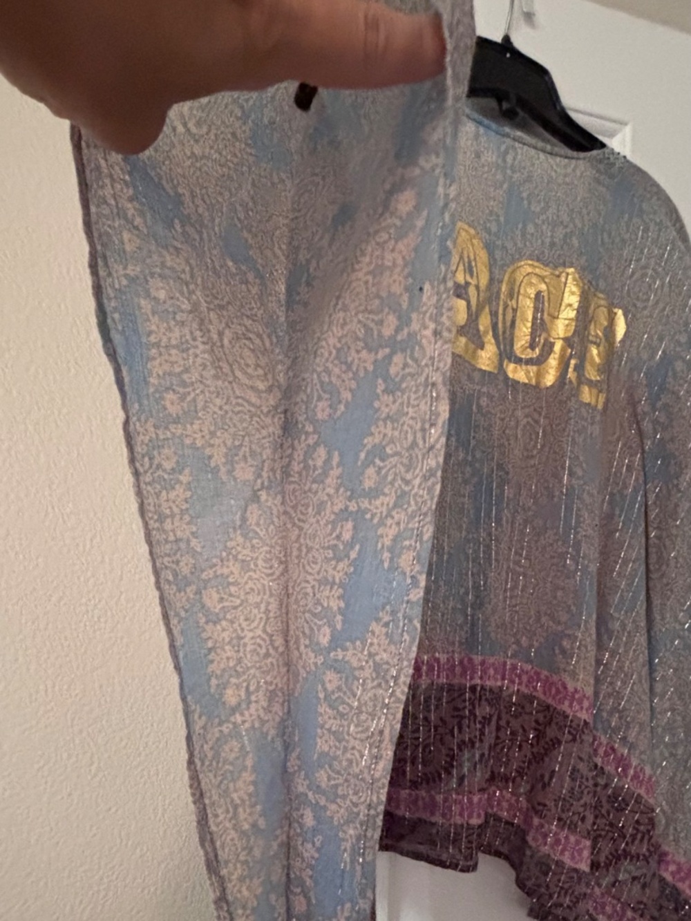 PEACE Poncho - Picture 6 of 8